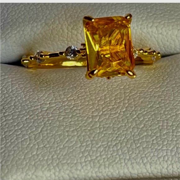 🔥2/$24 or 3/$30🔥 Elegant Yellow Fashion Gemstone Ring - Picture 4 of 9